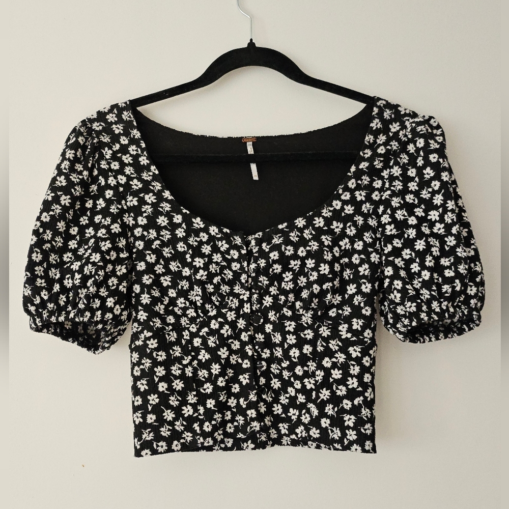 Free People Daisy Chain Floral Black & White Crop Top Sz XS Buttons